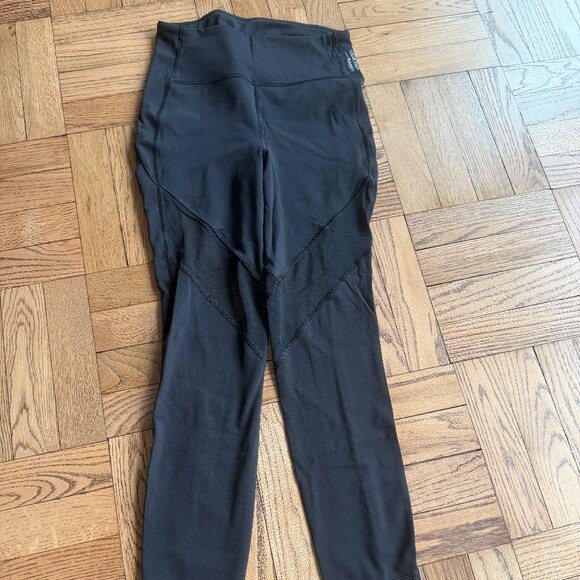 Lululemon × Barry’s “Stronger as One” Legging – Black – Size 8 - Picture 1 of 2